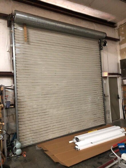 More Photos Of 572-2 Appleyard Dr, Tallahassee Warehouse For Lease