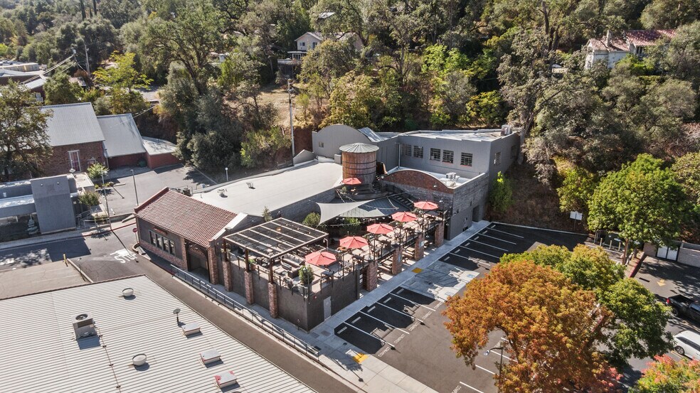 More Photos Of 208 S Green St, Sonora Restaurant For Sale