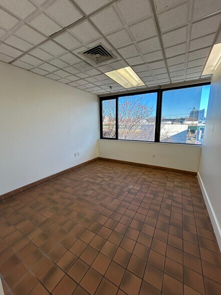 More Photos Of 75 Huntington St, Brooklyn Warehouse For Lease