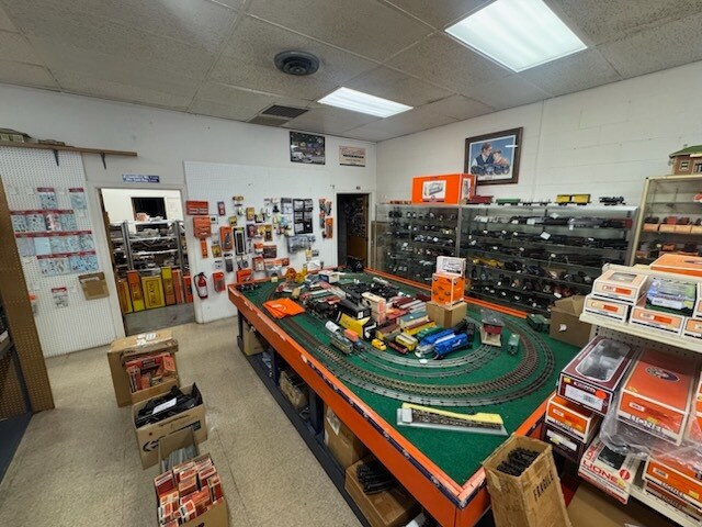 More Photos Of 7547 Williamson Rd, Hollins Storefront For Lease