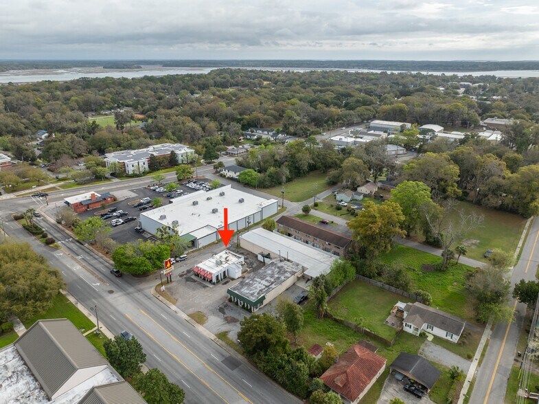 More Photos Of 111 Ribaut Rd, Beaufort General Retail For Sale