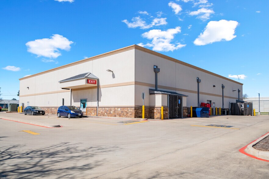 More Photos Of 4201 Highway 71 E, Bastrop Drugstore For Sale