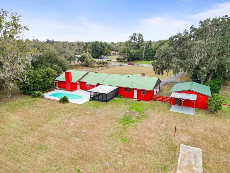 More Photos Of 274 W Kings Hwy, Center Hill Flex For Sale
