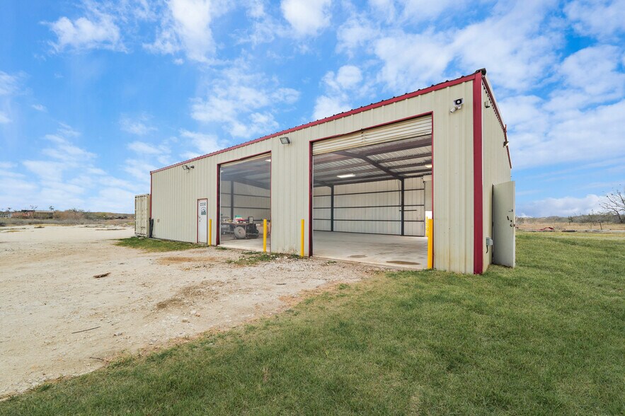 More Photos Of 2330 Schuwirth Rd, Converse Warehouse For Lease