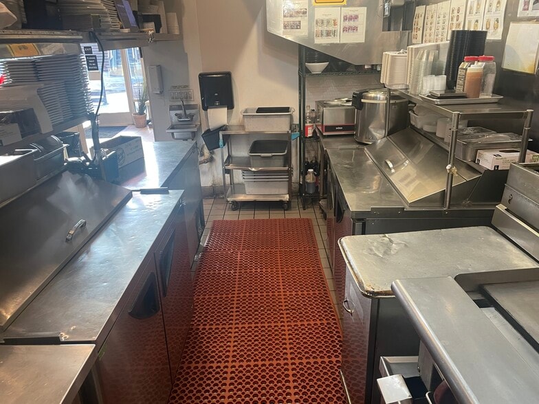 More Photos Of 116 E Palm Ave, Burbank Apartments For Lease