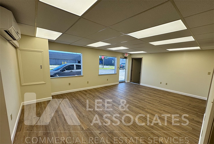 More Photos Of 2100-2122 W Central Blvd, Orlando Distribution For Lease