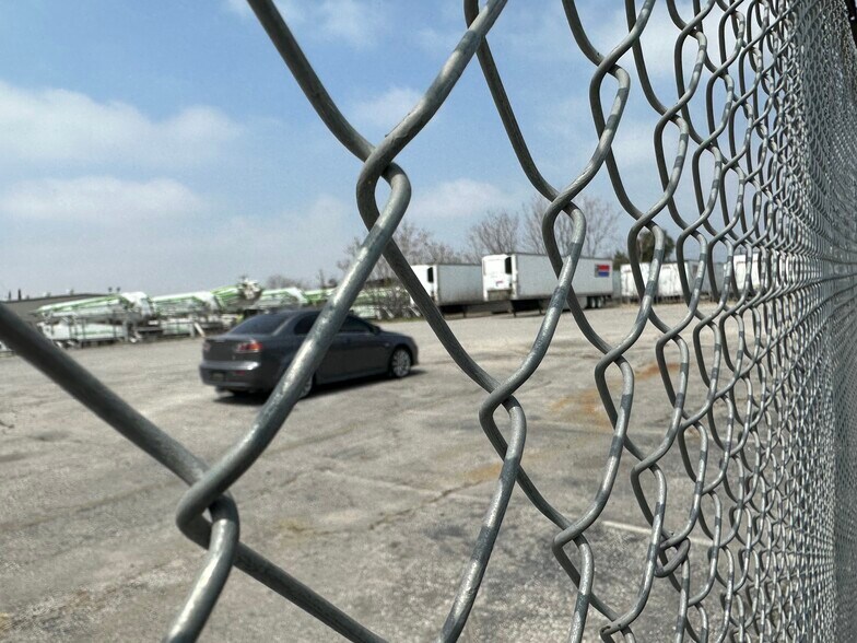 More Photos Of 15176 Whittram Ave, Fontana Service For Lease