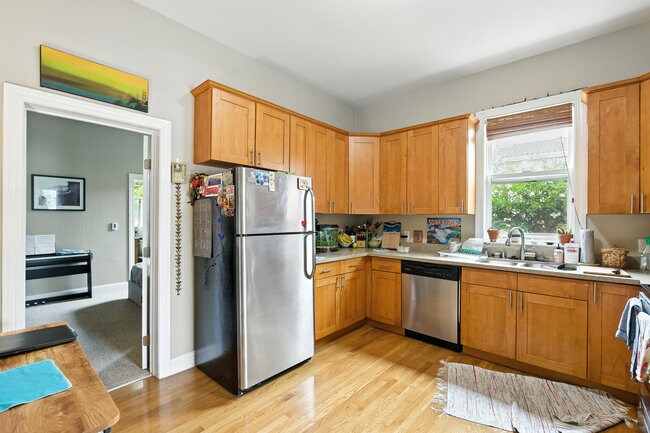 More Photos Of 575 Myrtle St, Half Moon Bay Apartments For Sale