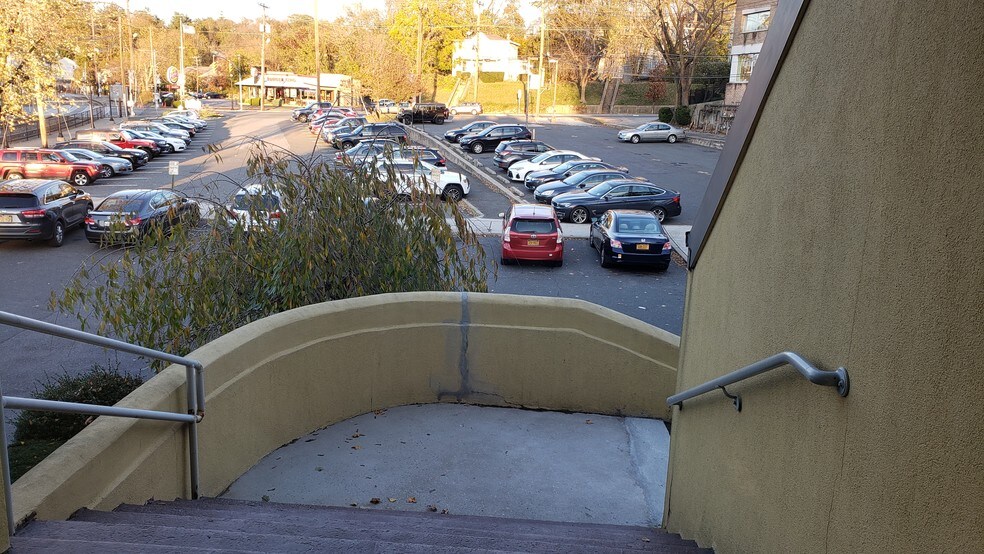 More Photos Of 4 Cedar Swamp Rd, Glen Cove Office For Sale