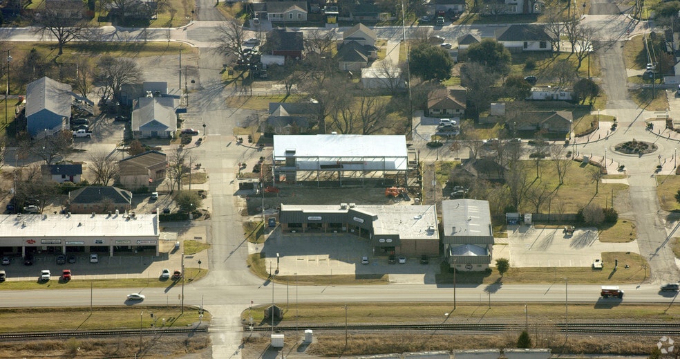 More Photos Of 409 N Oak St, Roanoke Storefront Retail Office For Lease