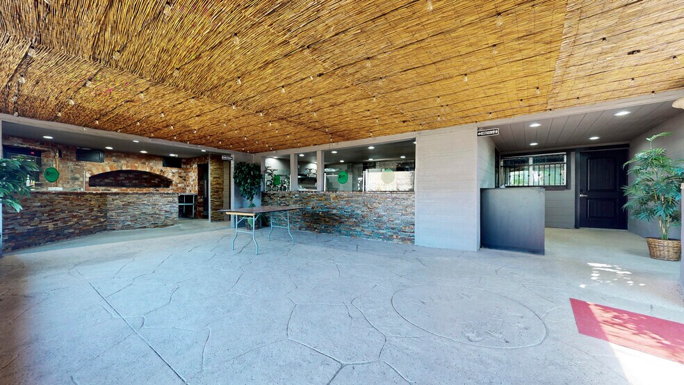 More Photos Of 6500 Foothill Blvd, Tujunga Restaurant For Sale