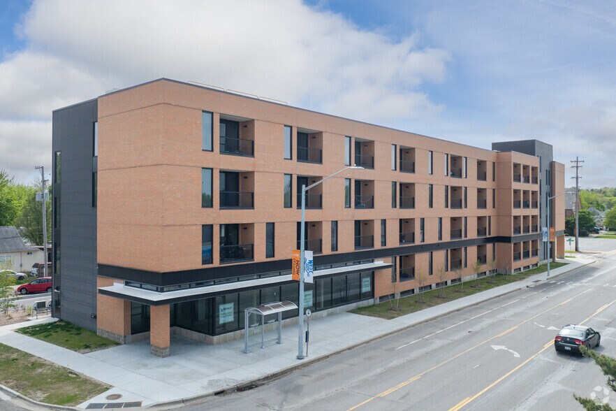 More Photos Of 900 Leonard St NW, Grand Rapids Multifamily For Sale