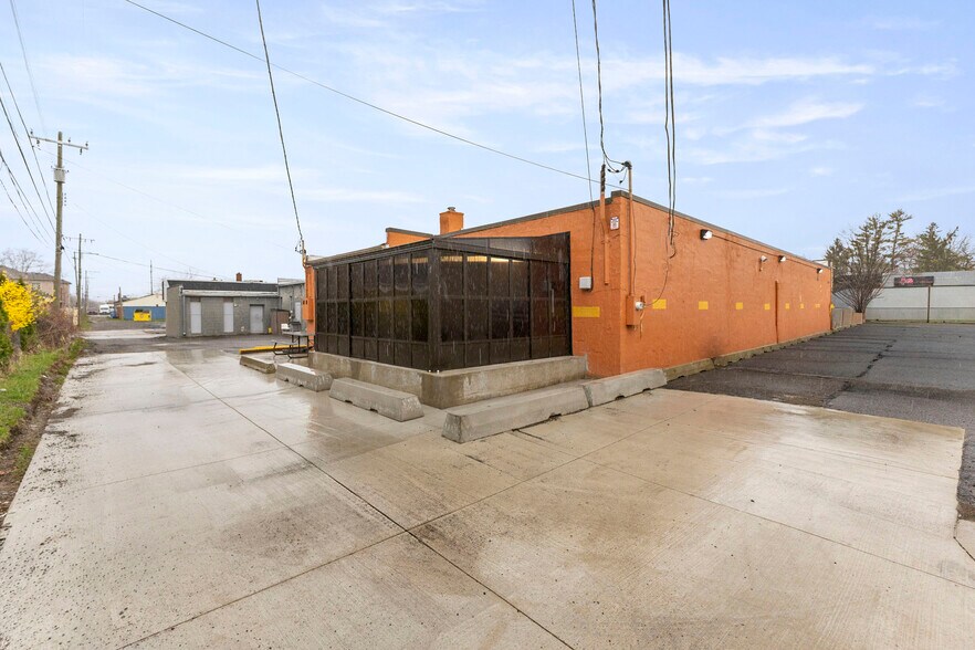 More Photos Of 25033-25037 W Warren St, Dearborn Heights Freestanding For Lease