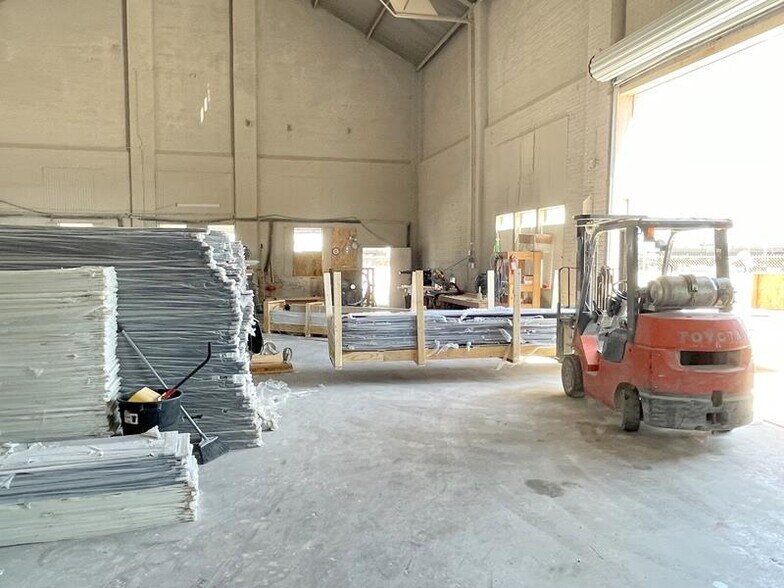 More Photos Of 2591 NE 28th St, Fort Worth Manufacturing For Lease