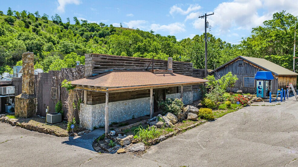 More Photos Of 4565 US-77 Hwy, Davis Specialty For Sale