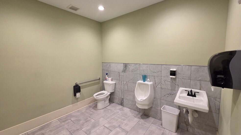 More Photos Of 3663 Southland Dr, Flowery Branch Warehouse For Sale
