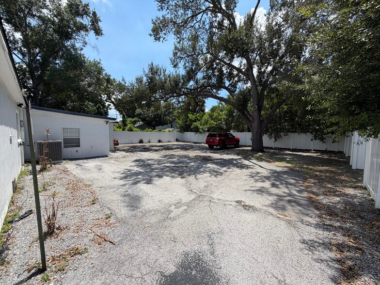 More Photos Of 3714 W Horatio St, Tampa Office For Sale
