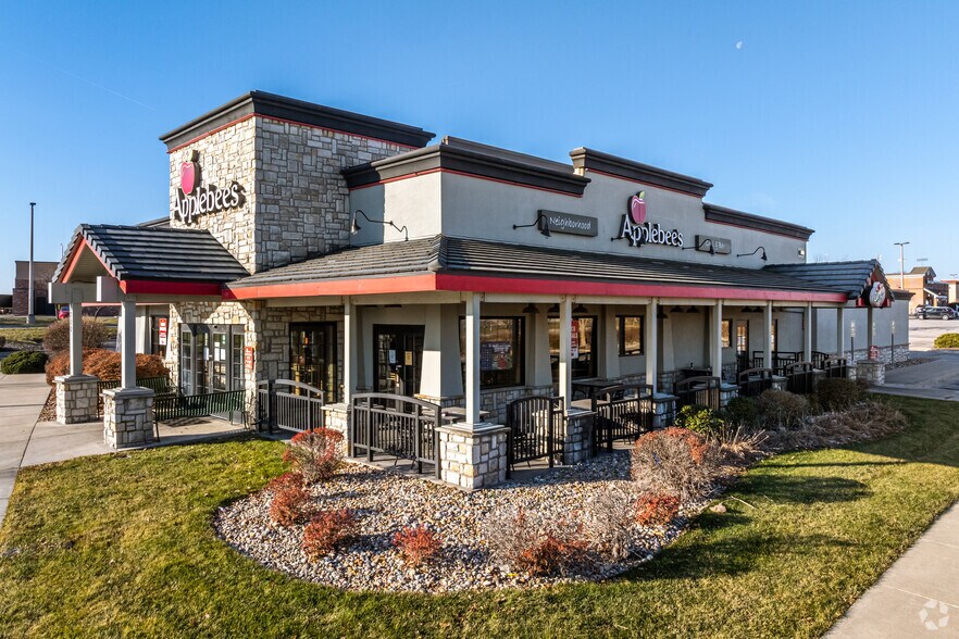 More Photos Of 1700 Village West Pky, Kansas City Restaurant For Lease