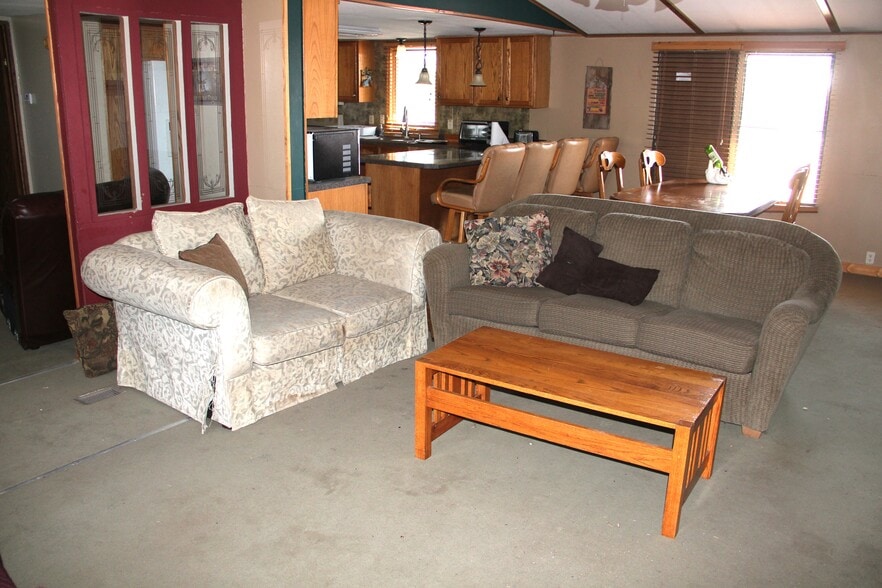 More Photos Of 720 S Main St, Kimball Hotel For Sale