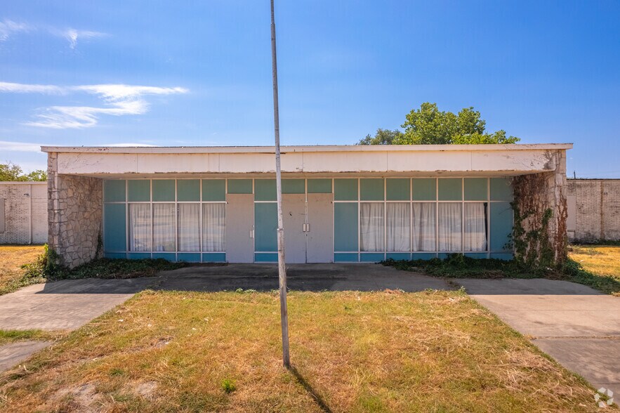 More Photos Of 901 E 16th Ave, Corsicana Apartments For Sale