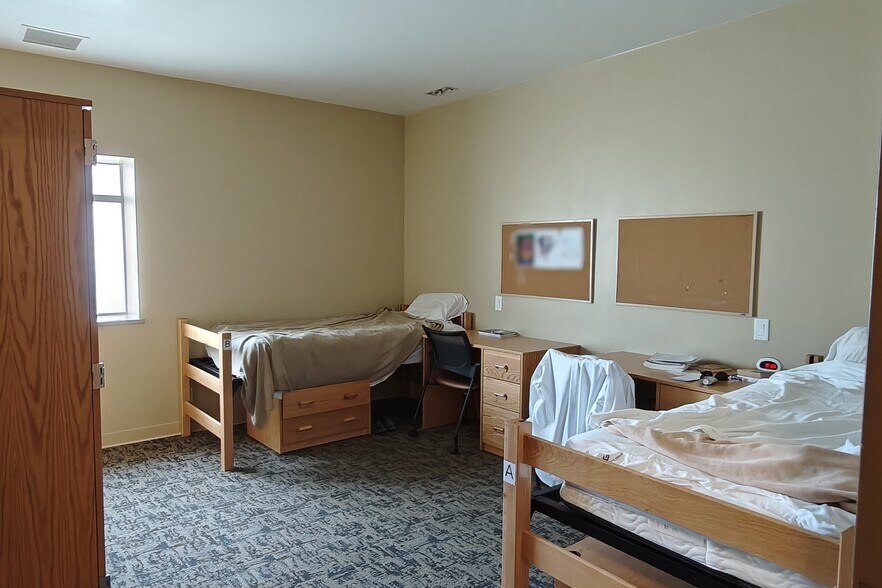 More Photos Of 3210 E Rd, Clifton Office For Sale