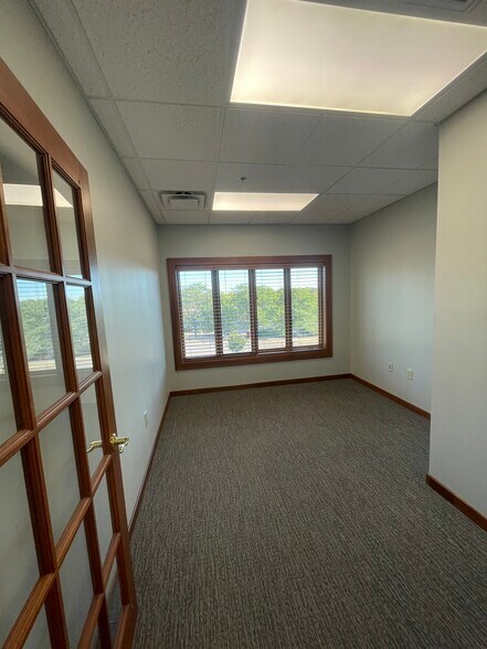 More Photos Of 6728 Loop Rd, Centerville Medical For Sale