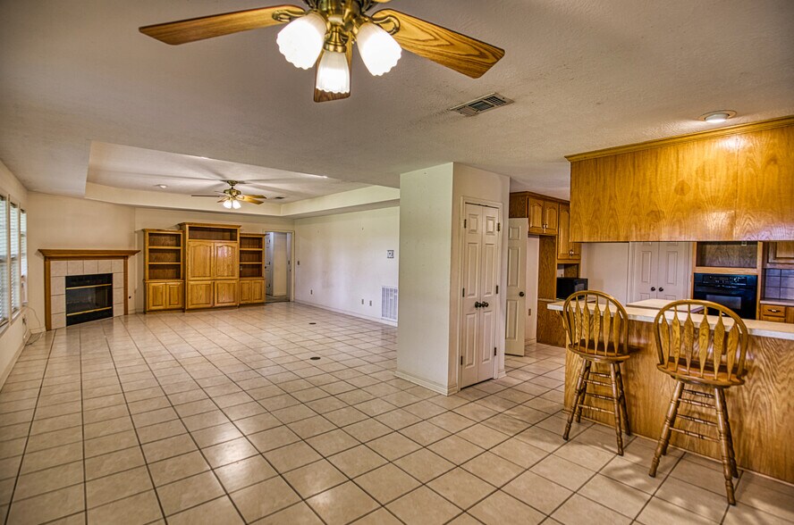 More Photos Of 655 Farmers Rd, Brenham Loft Creative Space For Sale
