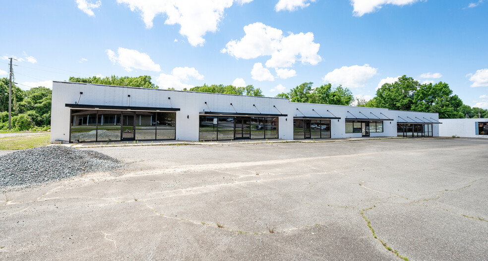 Primary Photo Of 711-719 N Madison Blvd, Roxboro General Retail For Lease