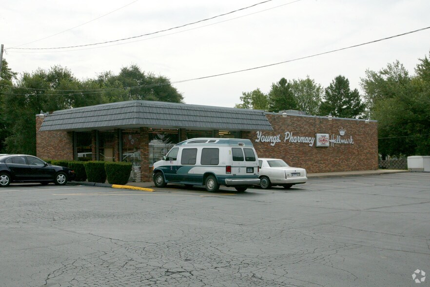 More Photos Of 120 S Clark St, Albion Drugstore For Sale