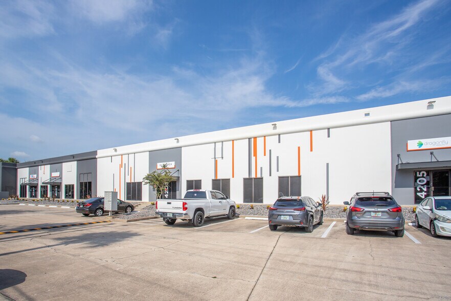 More Photos Of 3827-3843 St Valentines Way, Orlando Unknown For Lease