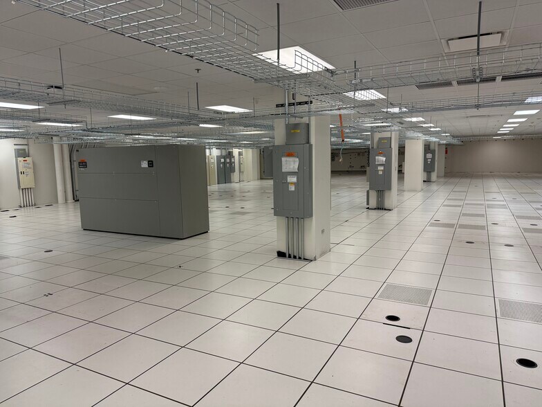 More Photos Of D Overlook Point, Lincolnshire Industrial For Lease