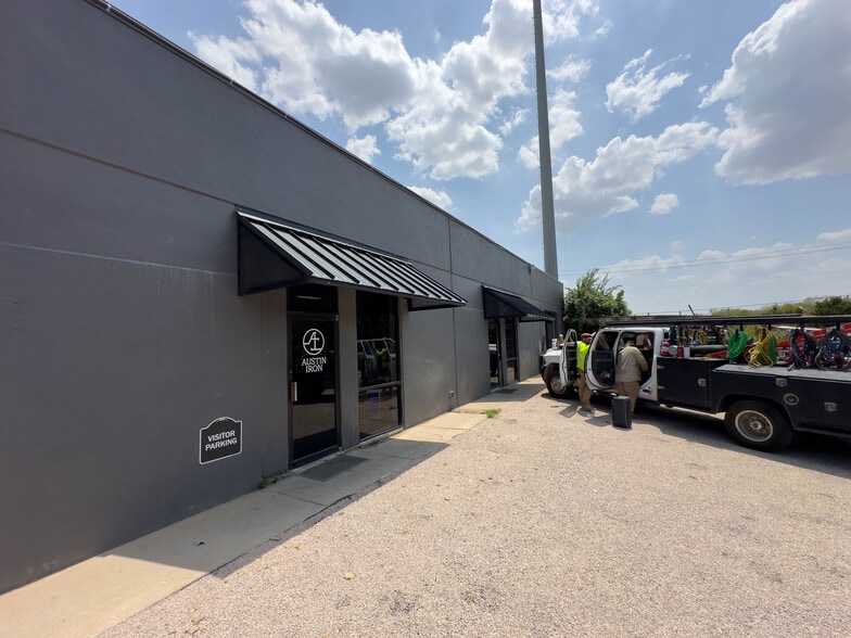 More Photos Of 9606 Old Manor Rd, Austin Warehouse For Sale