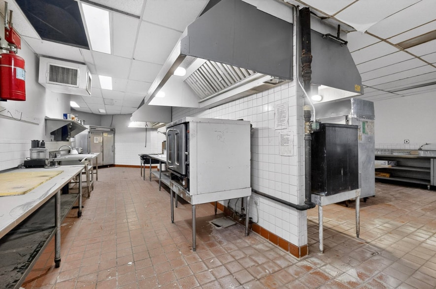 More Photos Of 1501 E Santa Fe Ave, Grants Hotel For Sale