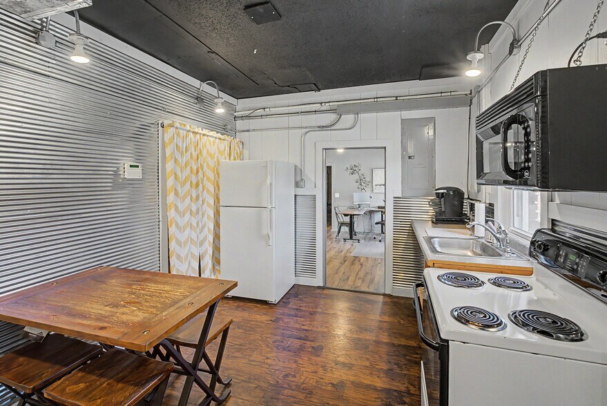 More Photos Of 2102 N Outer Dr, Dexter Office For Sale