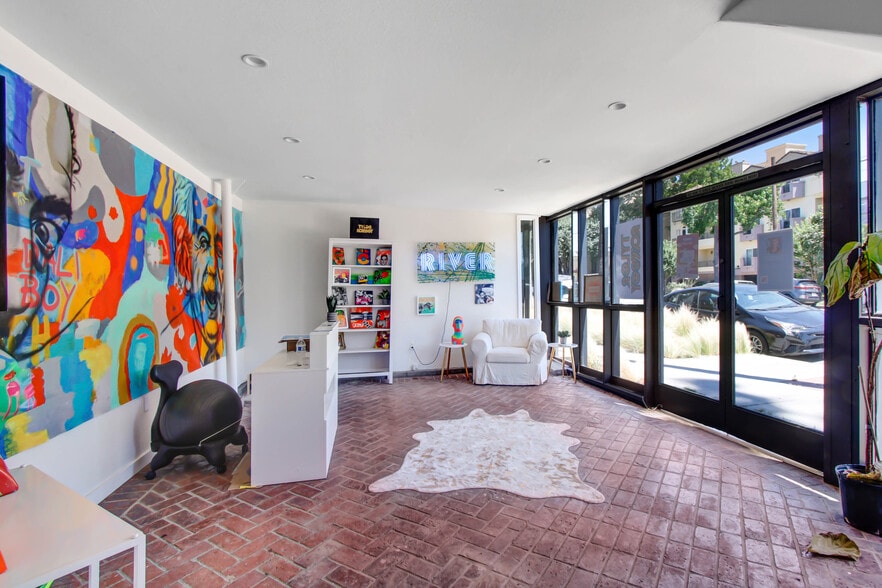 More Photos Of 13257-13259 Moorpark St, Sherman Oaks Office Residential For Sale