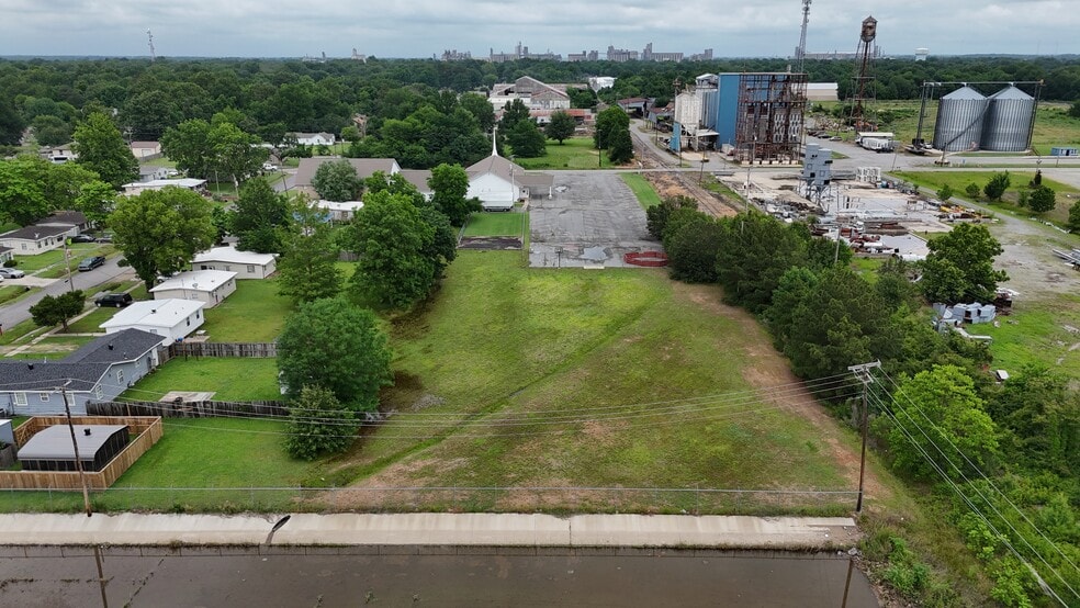 More Photos Of 2015 S Main St, Stuttgart Warehouse For Sale