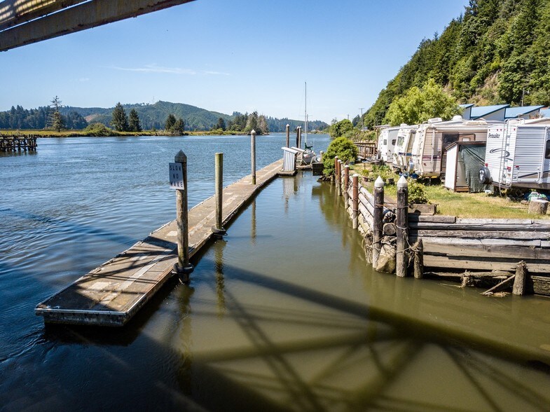 More Photos Of 6750 Or-126 Hwy, Florence Marina For Sale