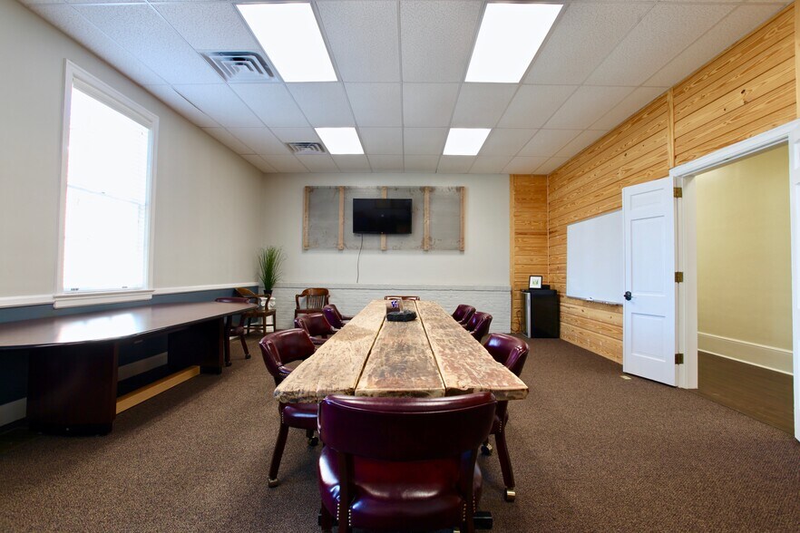 More Photos Of 300 NW Mcgill Ave NW, Concord Office For Lease