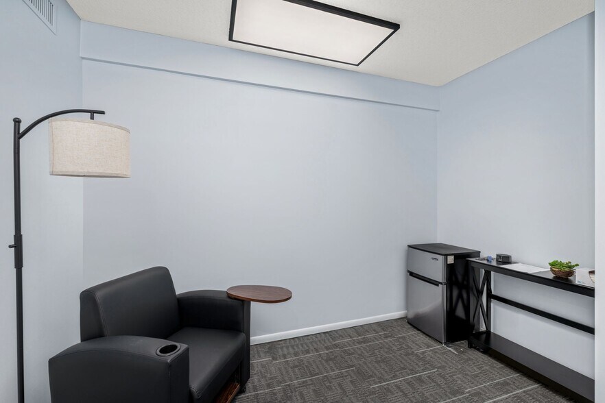 More Photos Of 7815 Telegraph Rd, Bloomington Office For Sale