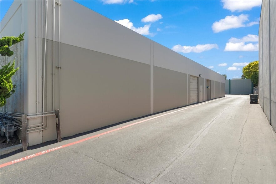 More Photos Of 290-302 Brokaw Rd, Santa Clara Warehouse For Sale