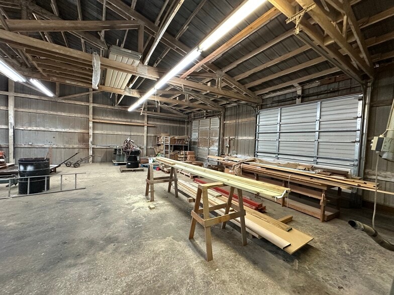 More Photos Of 739 Glenwood Ave, Sebring Manufacturing For Sale