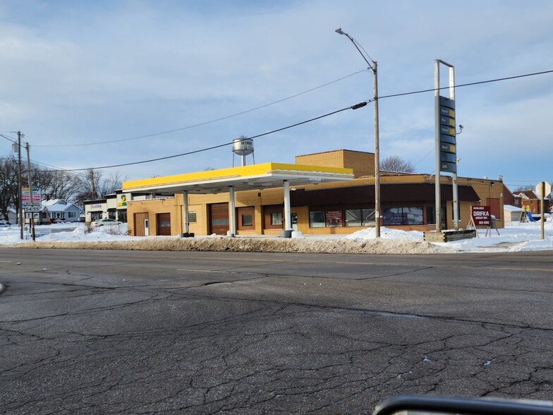 More Photos Of 1043 Ivory St, Seymour Township Auto Repair For Sale