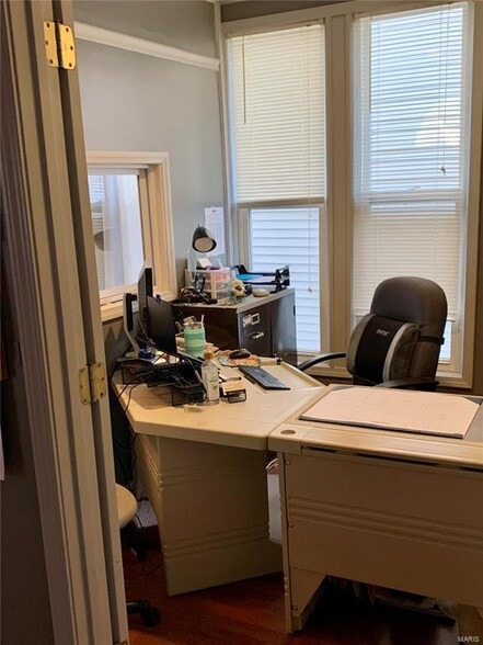 More Photos Of 111 S 10th St, Hannibal Office For Sale