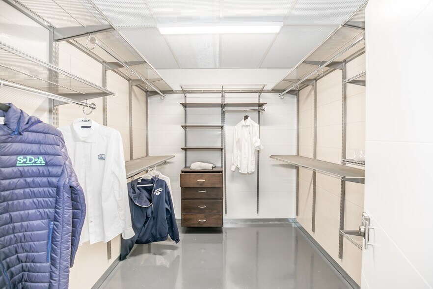 More Photos Of 290 Caldari Rd, Vaughan Warehouse For Lease