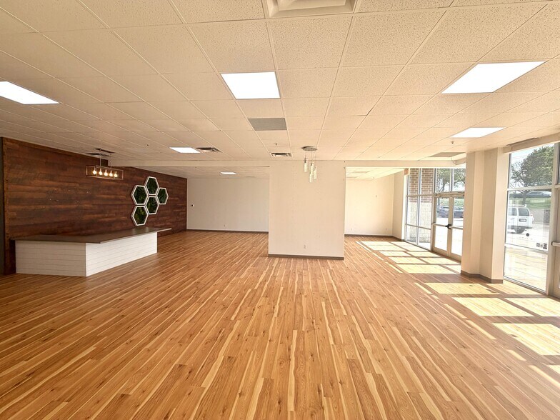 More Photos Of 1805 SE Delaware Ave, Ankeny General Retail For Lease