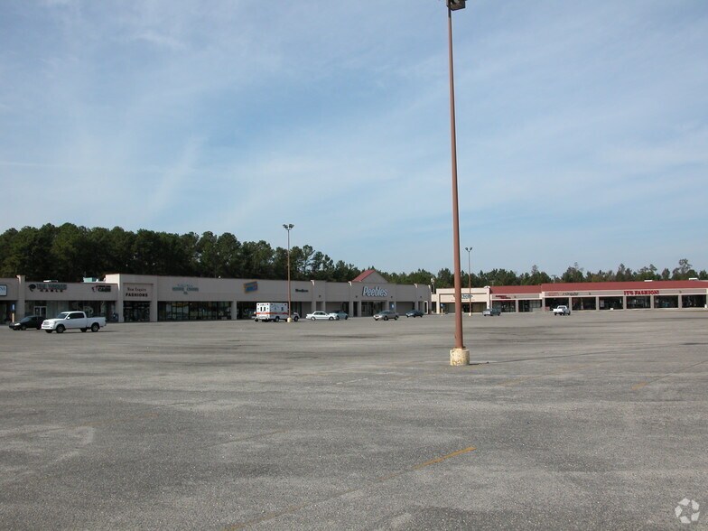 More Photos Of 1239-1293 N Fraser St, Georgetown Freestanding For Lease