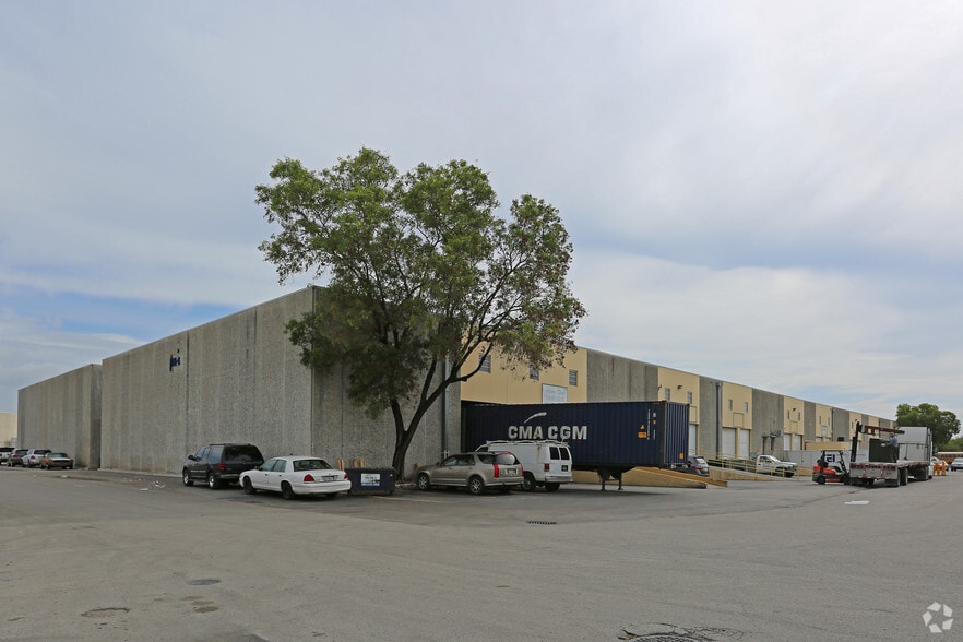 More Photos Of 8705-8795 NW 100th St, Miami Warehouse For Lease