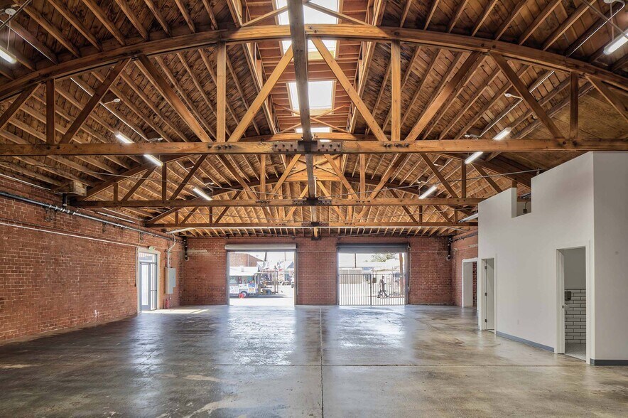 More Photos Of 1448 E 58th Pl, Los Angeles Showroom For Lease