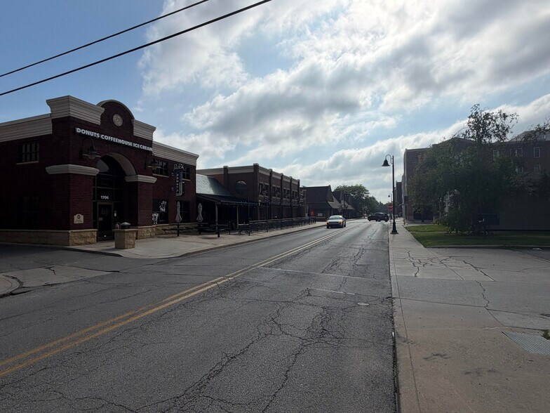 More Photos Of 1700-1708 W University Ave, Muncie Storefront For Lease