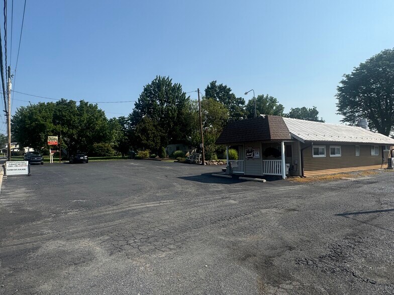 Primary Photo Of 2709-2717 PA-309, Orefield General Retail For Sale